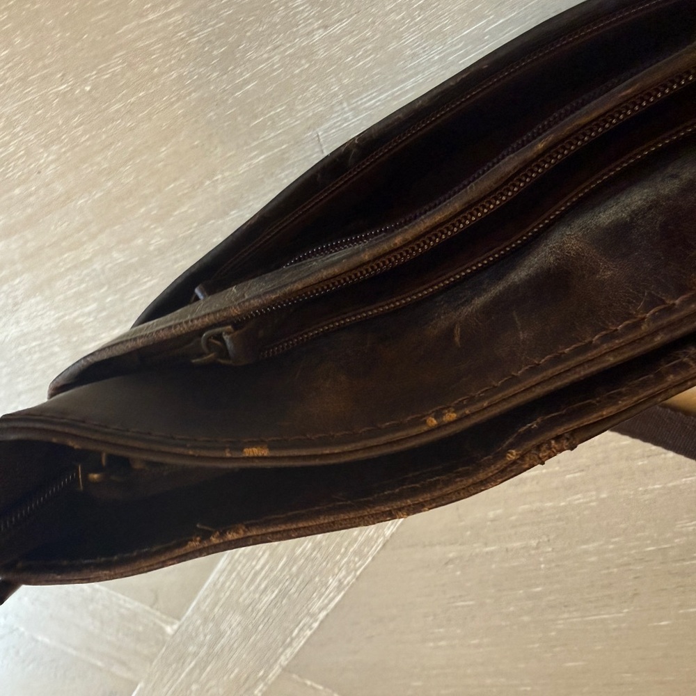 Classic Women's Crossbody Bag in Dark Brown Leather-Style - Picture 3 of 5